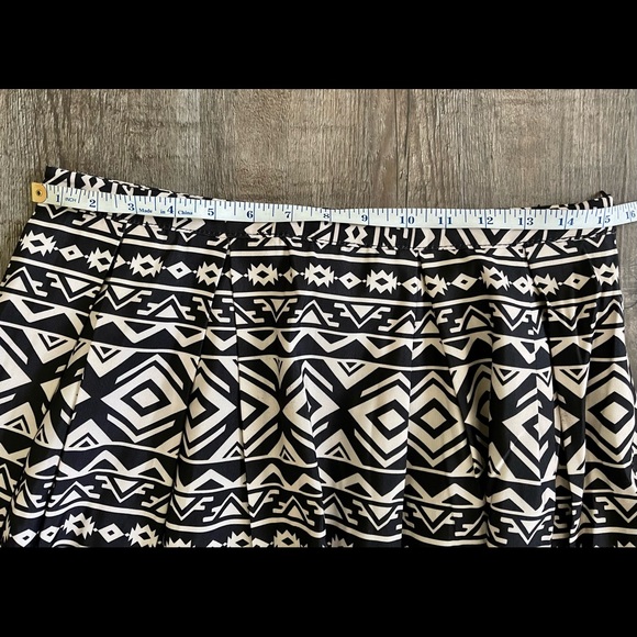 New “Forever 21” Skirt - Picture 5 of 5